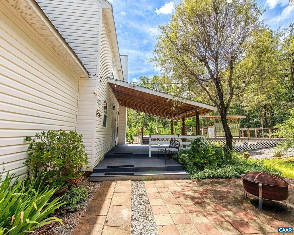 571 Paradise Lane Gordonsville VA 22942