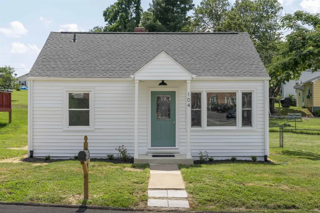 104 East Avenue Staunton VA 24401