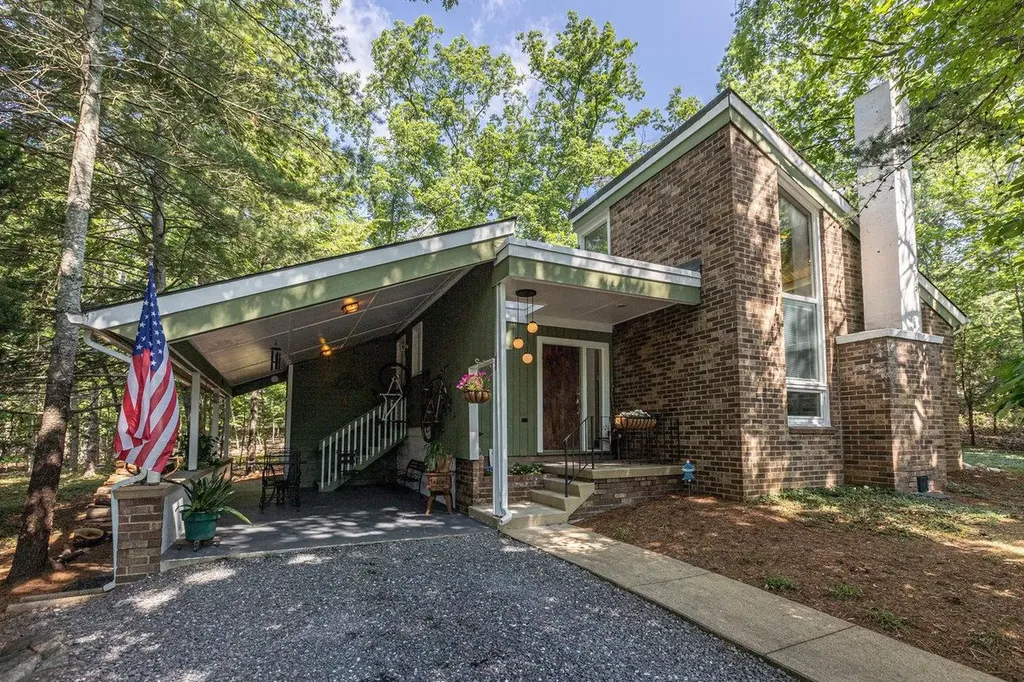 138 Hartman Court Mcgaheysville VA 22840