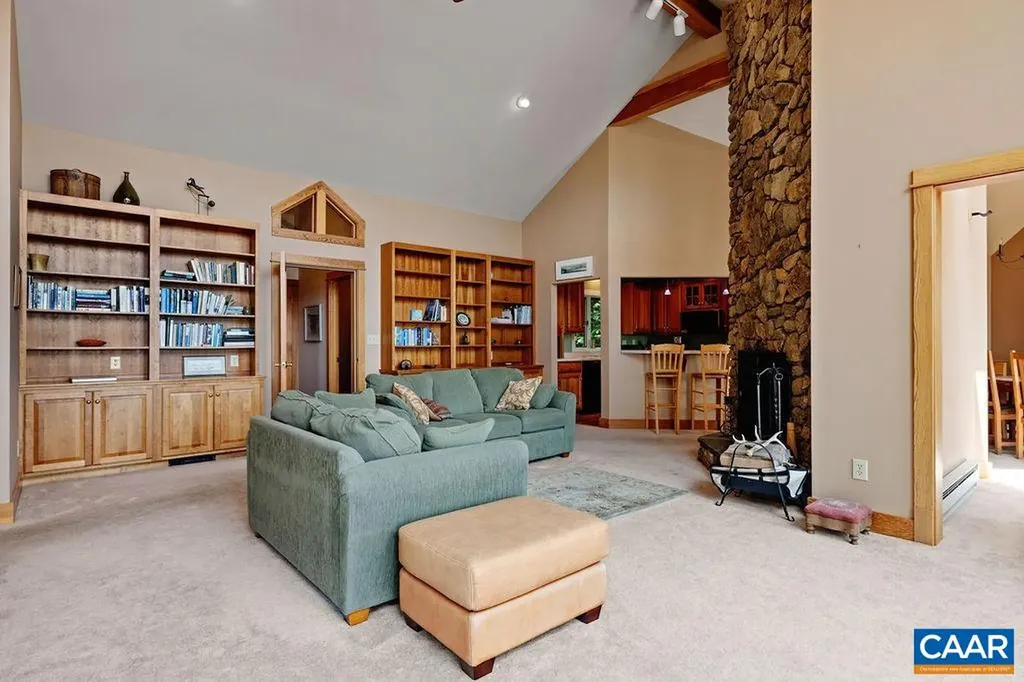 788 Devils Knob Loop Roseland VA 22967