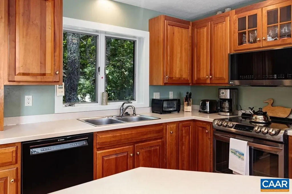 788 Devils Knob Loop Roseland VA 22967