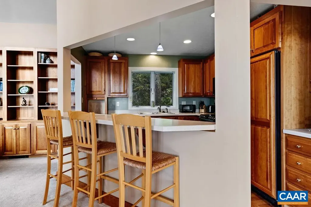 788 Devils Knob Loop Roseland VA 22967