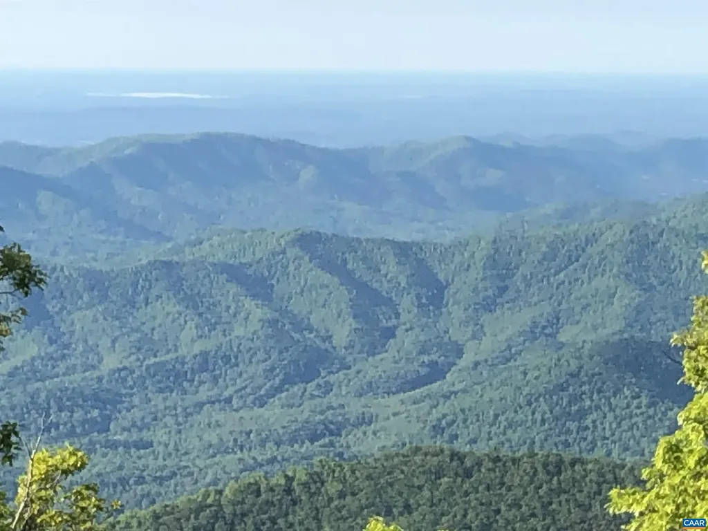 788 Devils Knob Loop Roseland VA 22967