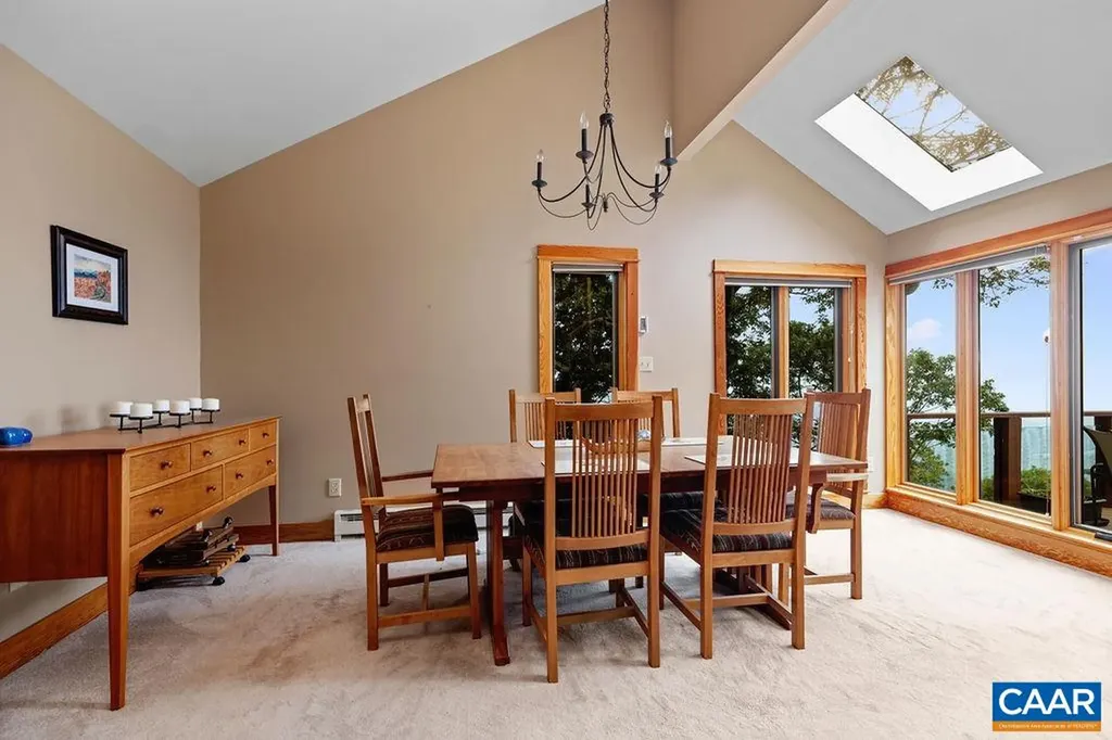 788 Devils Knob Loop Roseland VA 22967