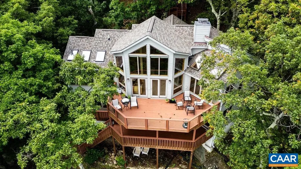 788 Devils Knob Loop Roseland VA 22967