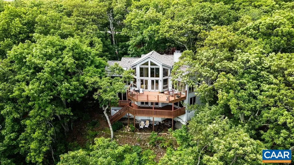 788 Devils Knob Loop Roseland VA 22967