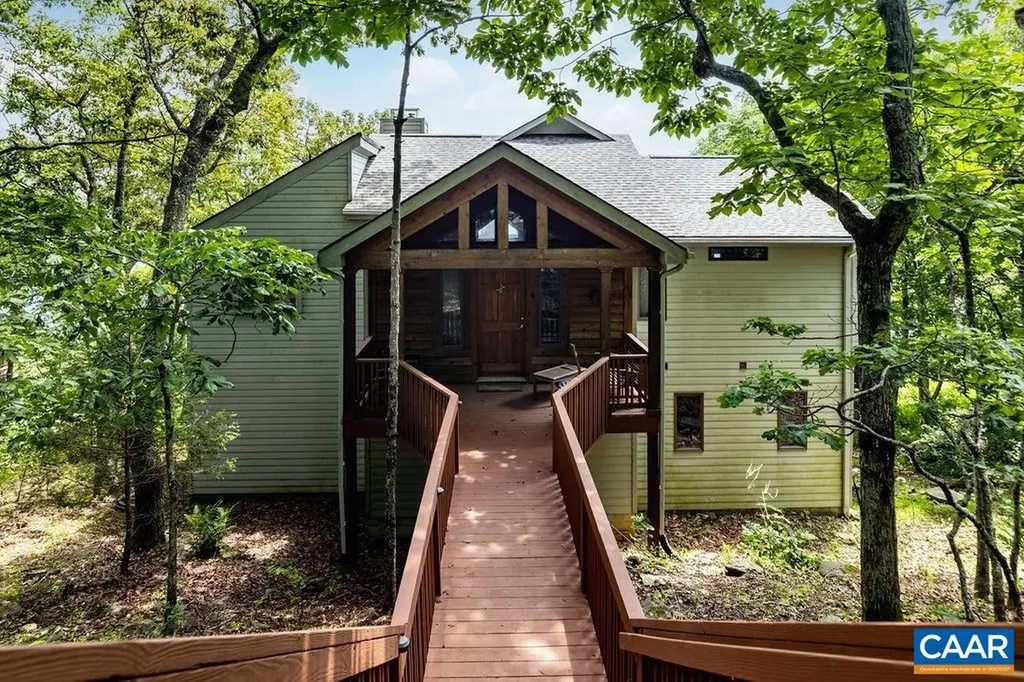 788 Devils Knob Loop Roseland VA 22967