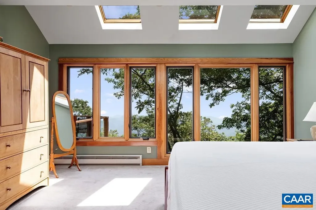 788 Devils Knob Loop Roseland VA 22967