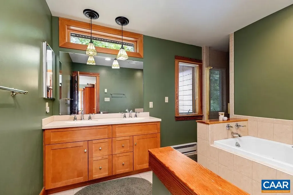 788 Devils Knob Loop Roseland VA 22967