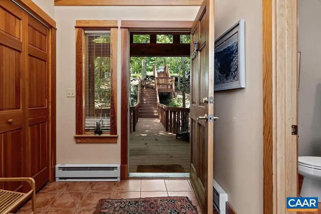 788 Devils Knob Loop Roseland VA 22967