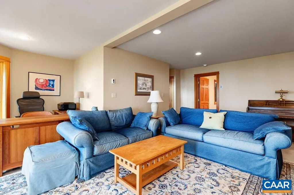 788 Devils Knob Loop Roseland VA 22967