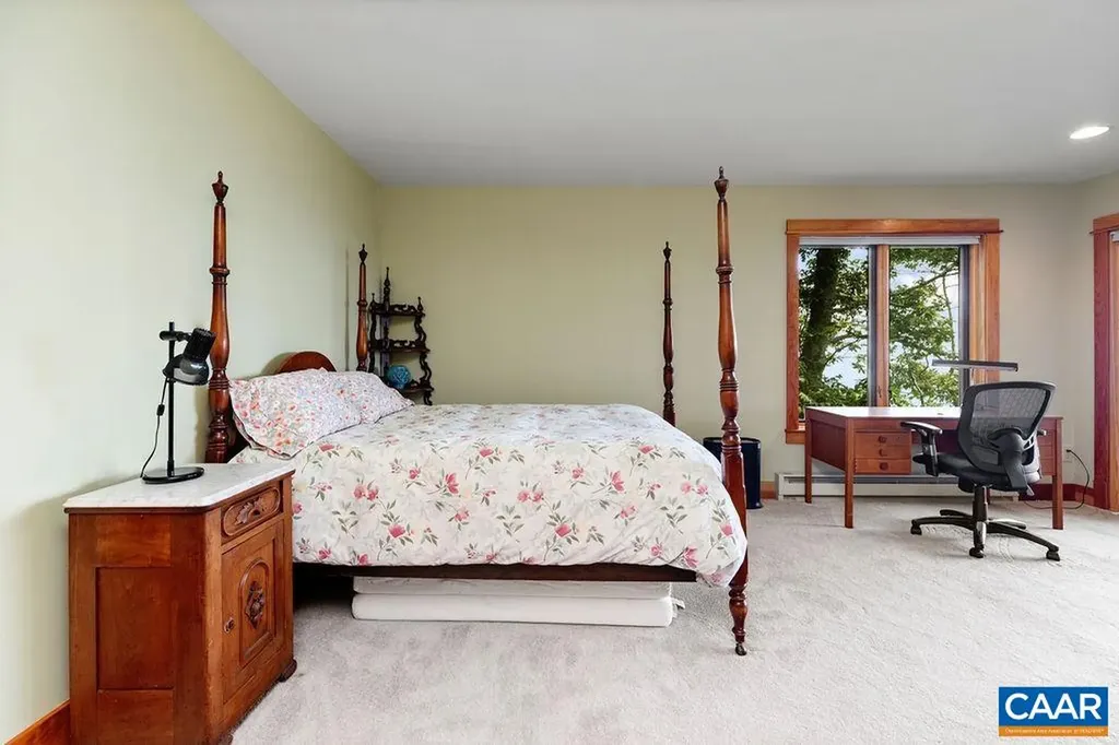 788 Devils Knob Loop Roseland VA 22967