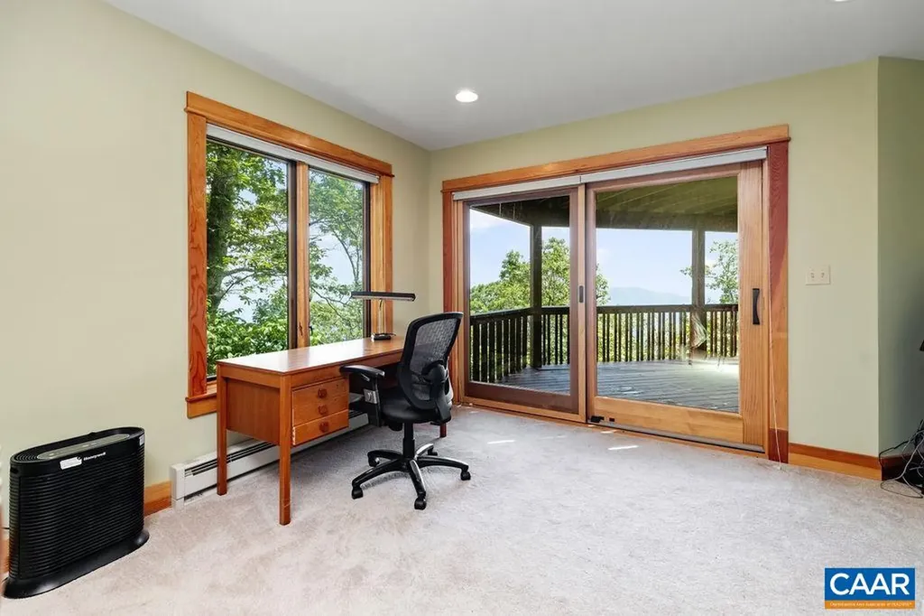 788 Devils Knob Loop Roseland VA 22967