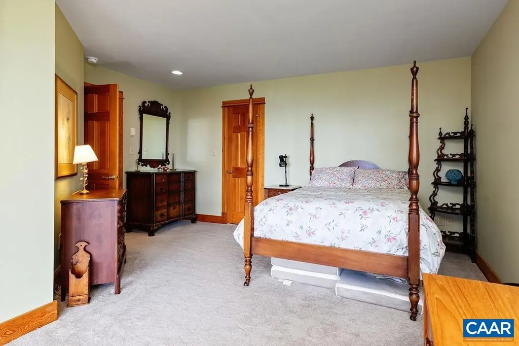 788 Devils Knob Loop Roseland VA 22967