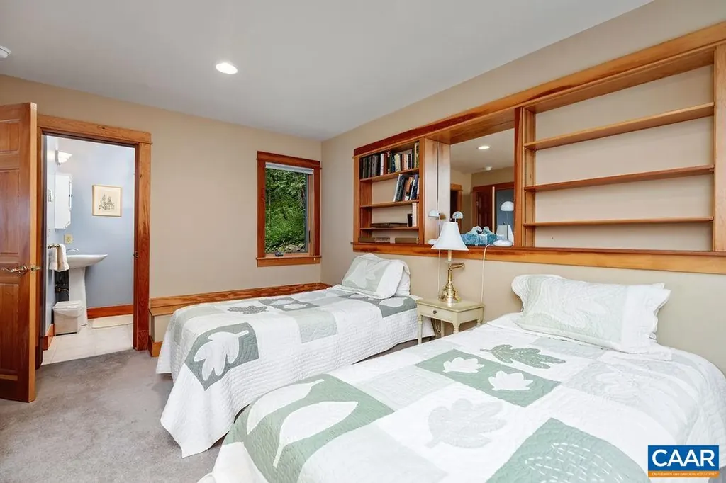 788 Devils Knob Loop Roseland VA 22967