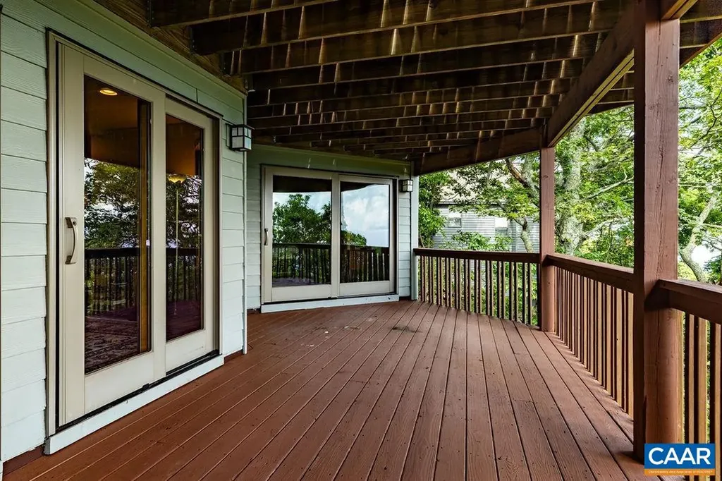 788 Devils Knob Loop Roseland VA 22967