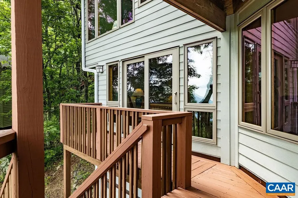 788 Devils Knob Loop Roseland VA 22967