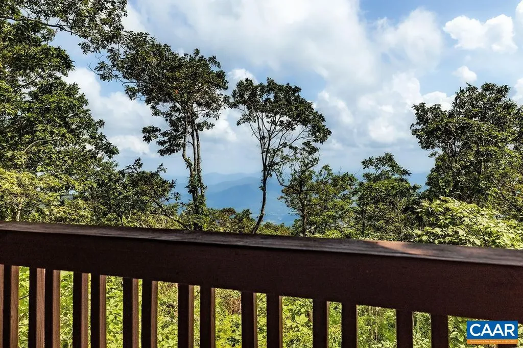 788 Devils Knob Loop Roseland VA 22967