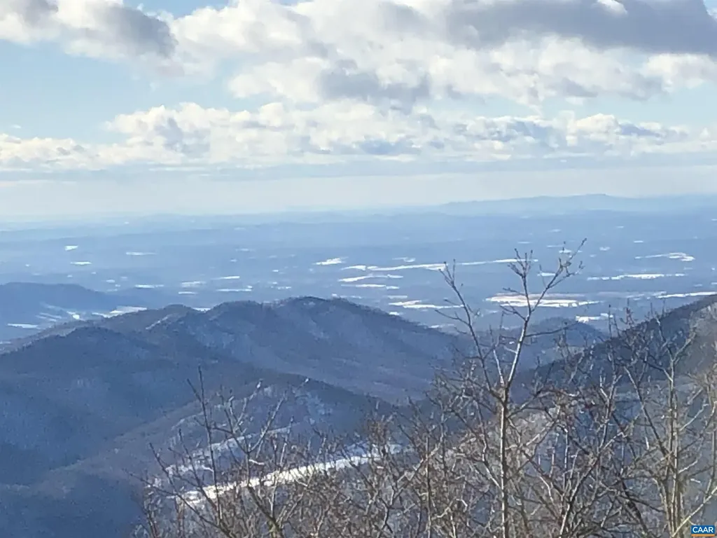 788 Devils Knob Loop Roseland VA 22967