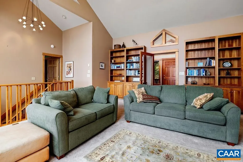 788 Devils Knob Loop Roseland VA 22967