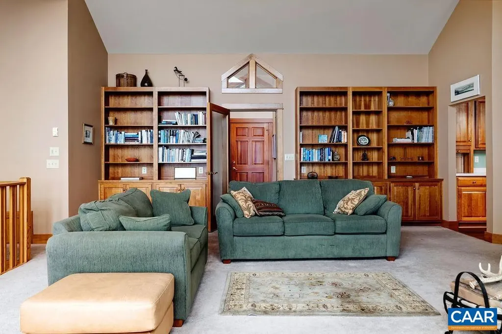 788 Devils Knob Loop Roseland VA 22967