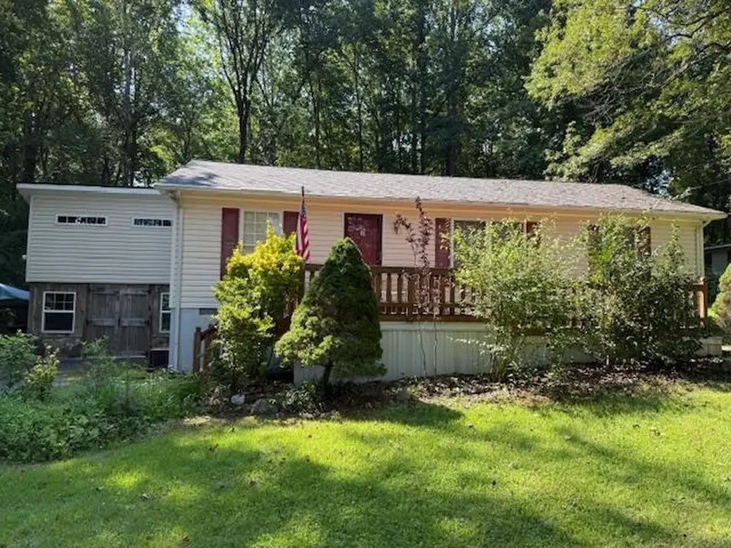 1909 Lakeshore Drive S Louisa VA 23093