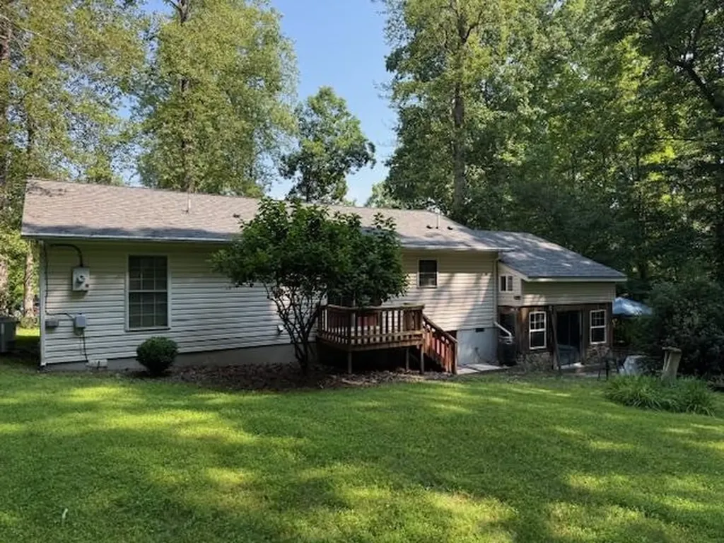 1909 Lakeshore Drive S Louisa VA 23093