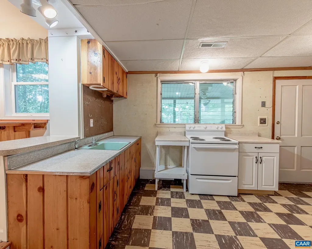 2011 Lakeshore Drive S Louisa VA 23093