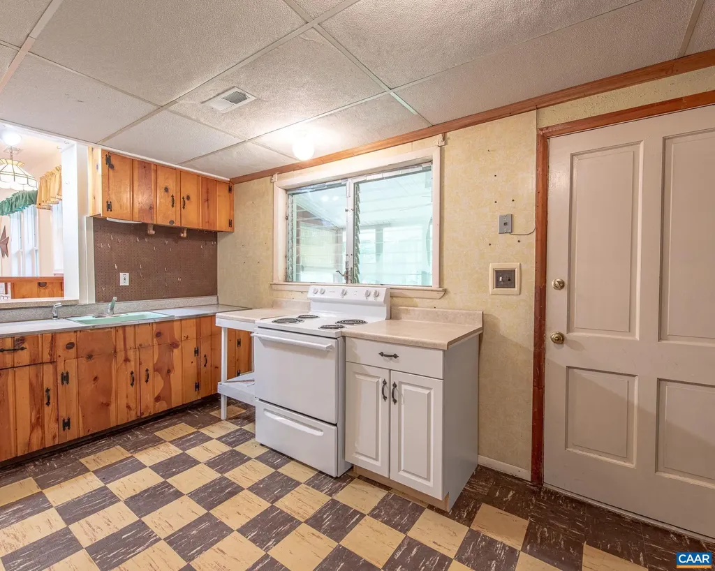 2011 Lakeshore Drive S Louisa VA 23093