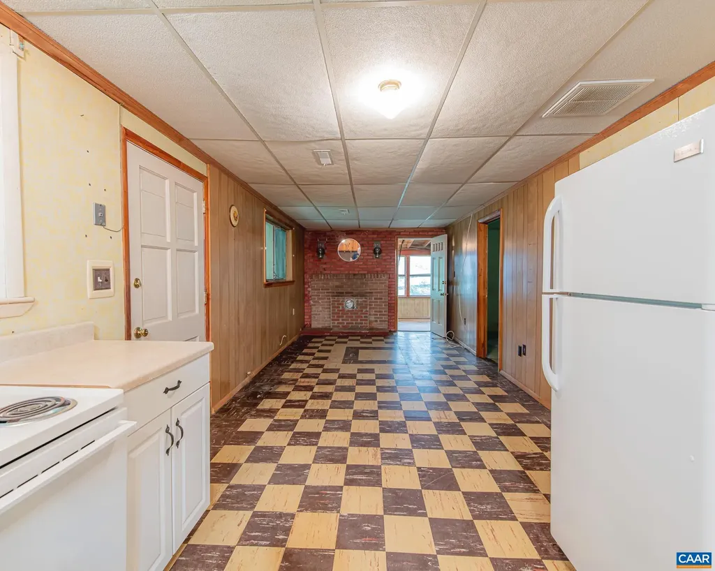 2011 Lakeshore Drive S Louisa VA 23093