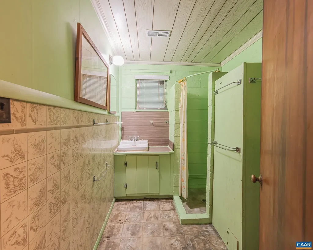 2011 Lakeshore Drive S Louisa VA 23093