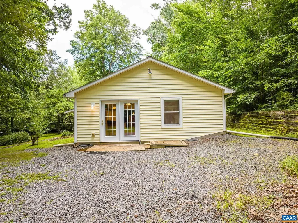 2011 Lakeshore Drive S Louisa VA 23093