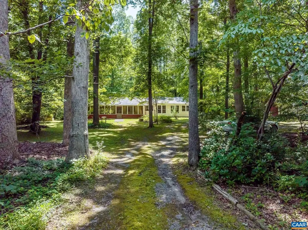 2011 Lakeshore Drive S Louisa VA 23093