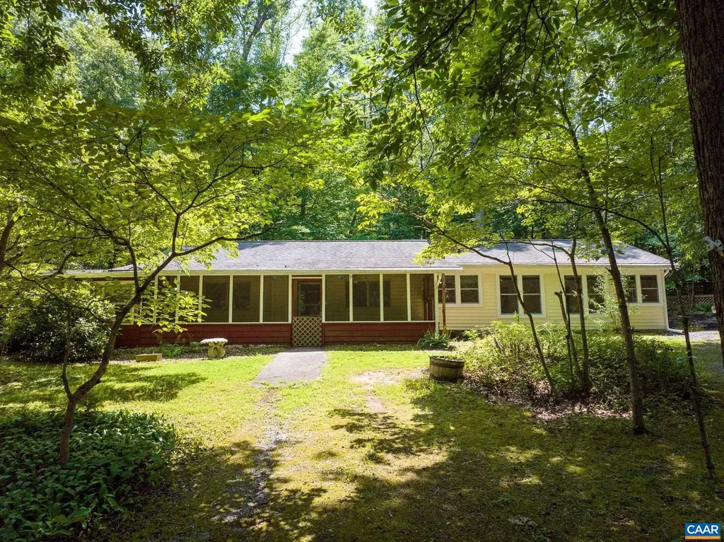 2011 Lakeshore Drive S Louisa VA 23093