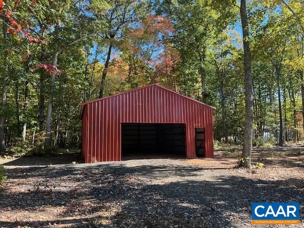 2238 Roundabout Road Louisa VA 23093