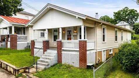 930 Trout Street Staunton VA 24401