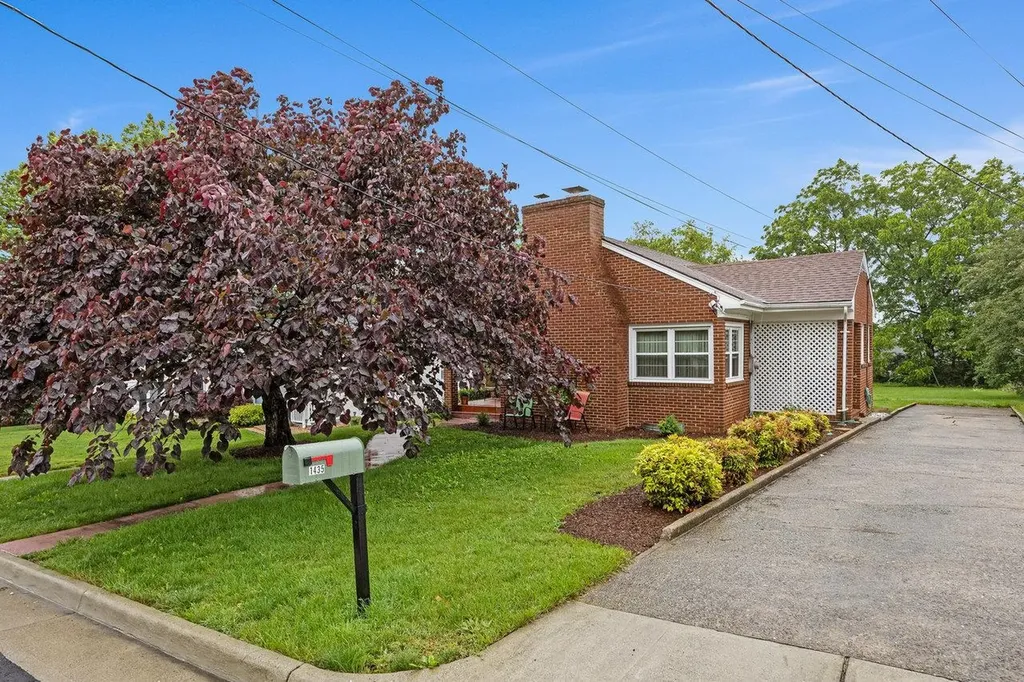 Harrisonburg VA, 1435 Bluestone Street