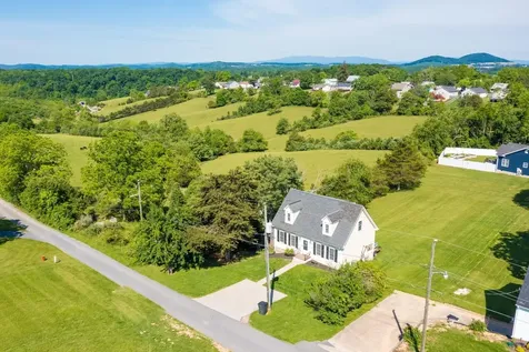 71 Troxell Lane Staunton VA 24401