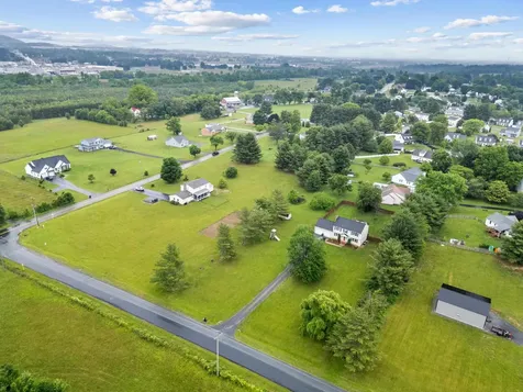 701 Horseshoe Circle Stuarts Draft VA 24477