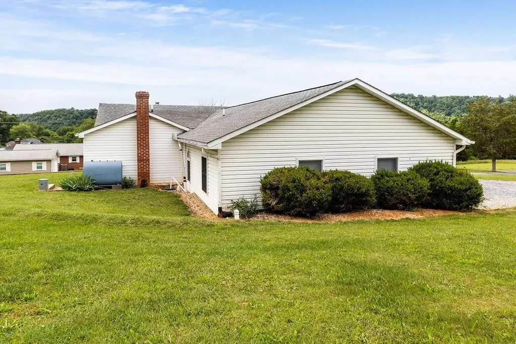 2347 Old Buena Vista Road Buena Vista VA 24416