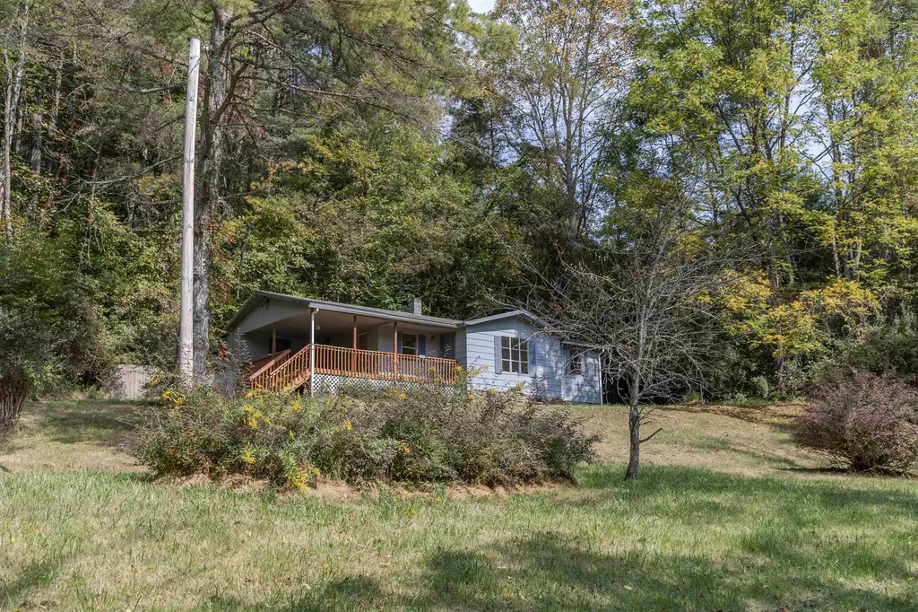 2063 Pedlar River Road Amherst VA 24483