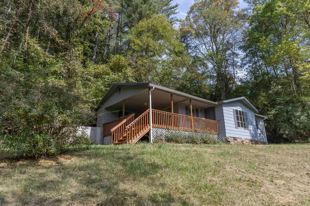 2063 Pedlar River Road Amherst VA 24483