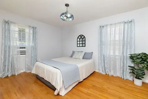 208 Thomas Street Staunton VA 24401