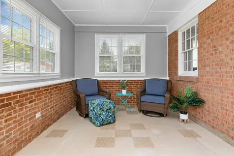 208 Thomas Street Staunton VA 24401