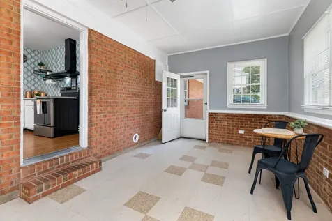 208 Thomas Street Staunton VA 24401