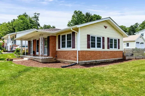 208 Thomas Street Staunton VA 24401