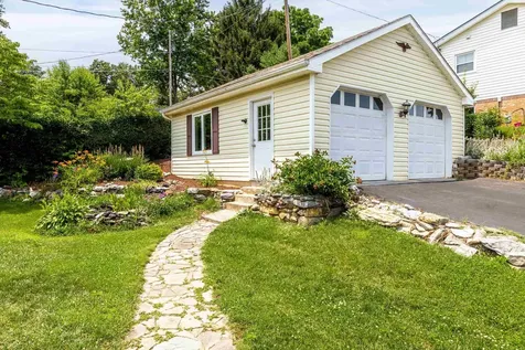 208 Thomas Street Staunton VA 24401