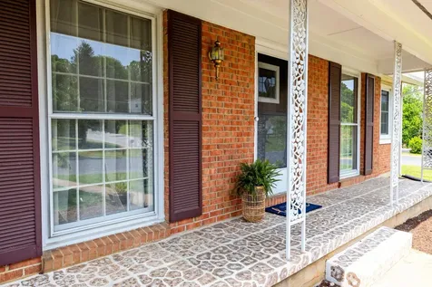 208 Thomas Street Staunton VA 24401