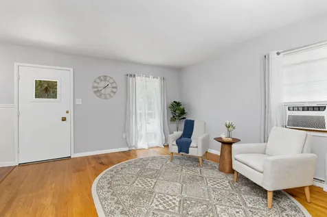 208 Thomas Street Staunton VA 24401