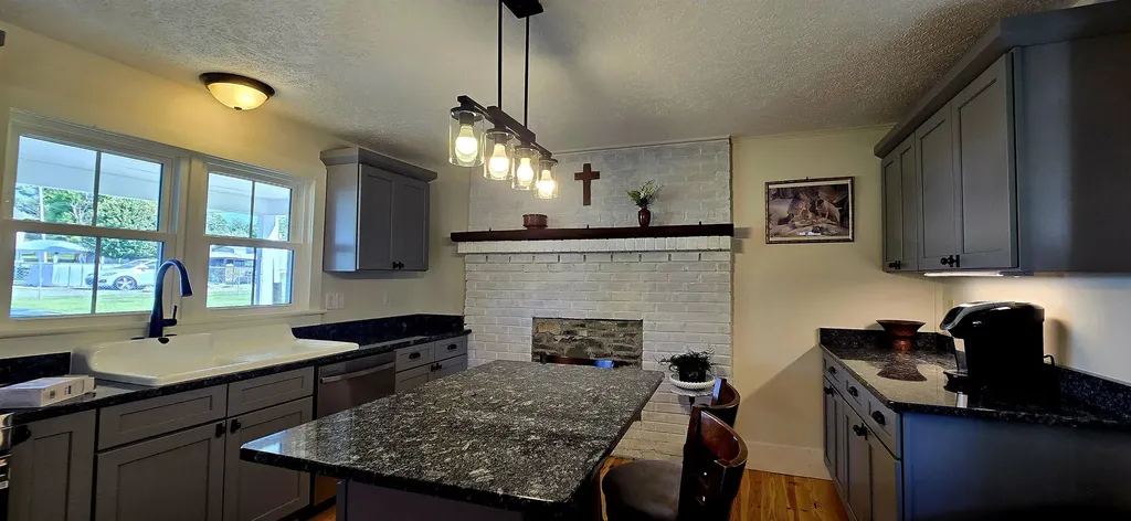 242 1st Street Broadway VA 22815